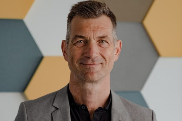 Neue KI-Umfrage von Tietoevry Create und TQS: Jedes dritte deutsche Unternehmen scheitert an KI-Strategie