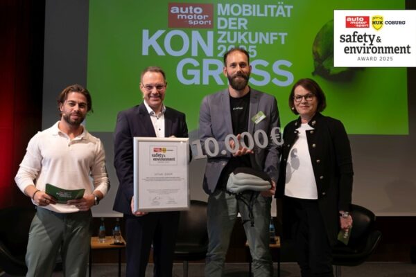 Ausgeschrieben von auto motor und sport und HUK-COBURG: Fahrradhelm für die Gürteltasche: Start-up Inflabi gewinnt begehrten Safety & Environment Award