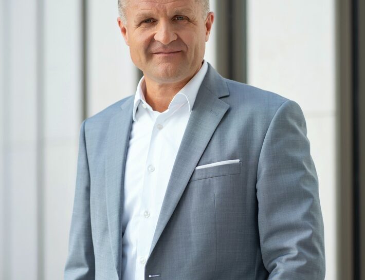 „Ein Hitzetag kostet Deutschland 431 Millionen Euro“ / Interview mit Stephan Fasshauer, Hauptgeschäftsführer der Deutschen Gesetzlichen Unfallversicherung (DGUV)